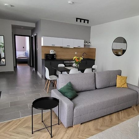 Dotis Apartman Тата Екстериор снимка