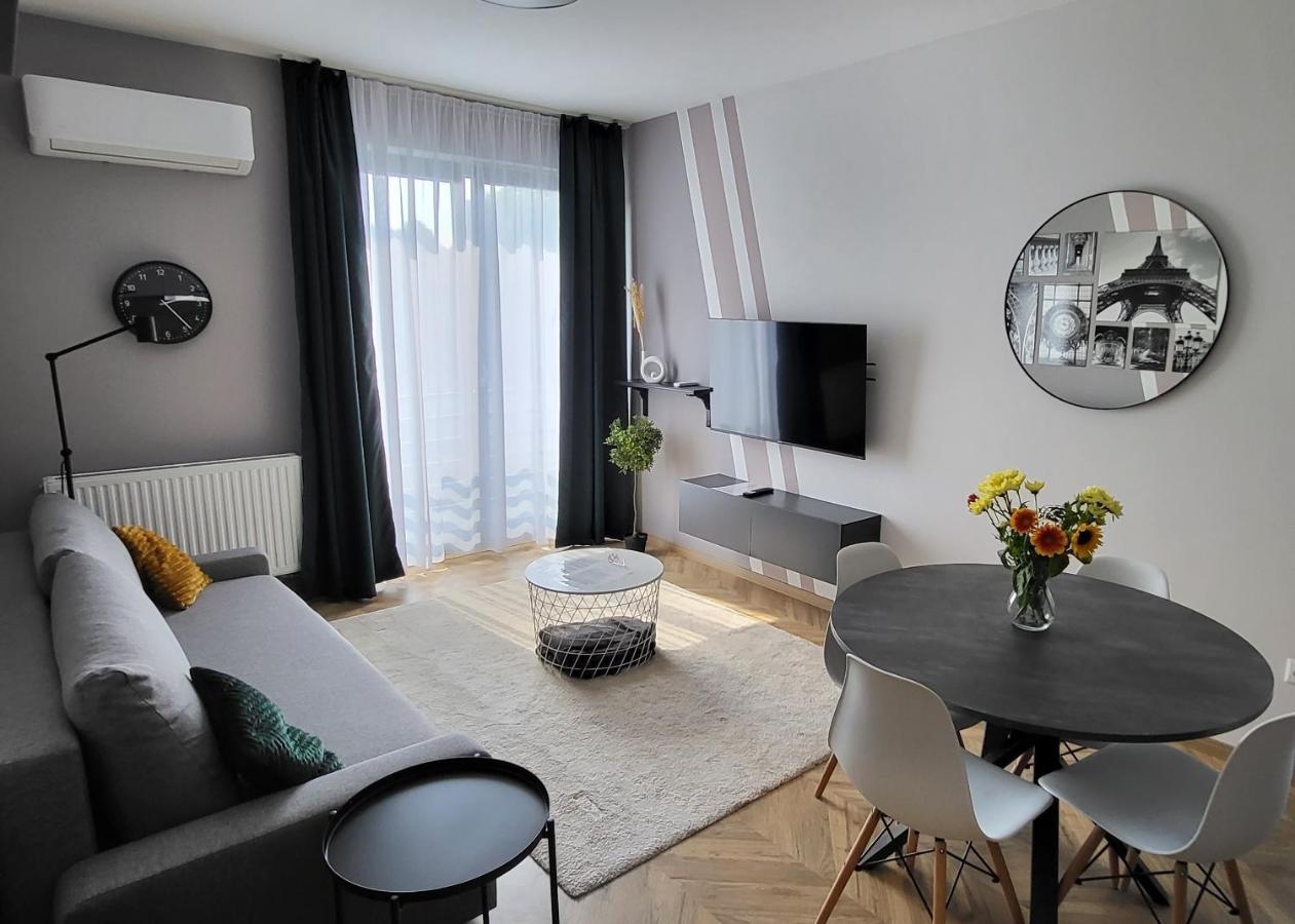Dotis Apartman Тата Екстериор снимка