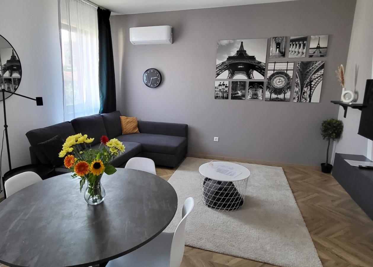 Dotis Apartman Тата Екстериор снимка