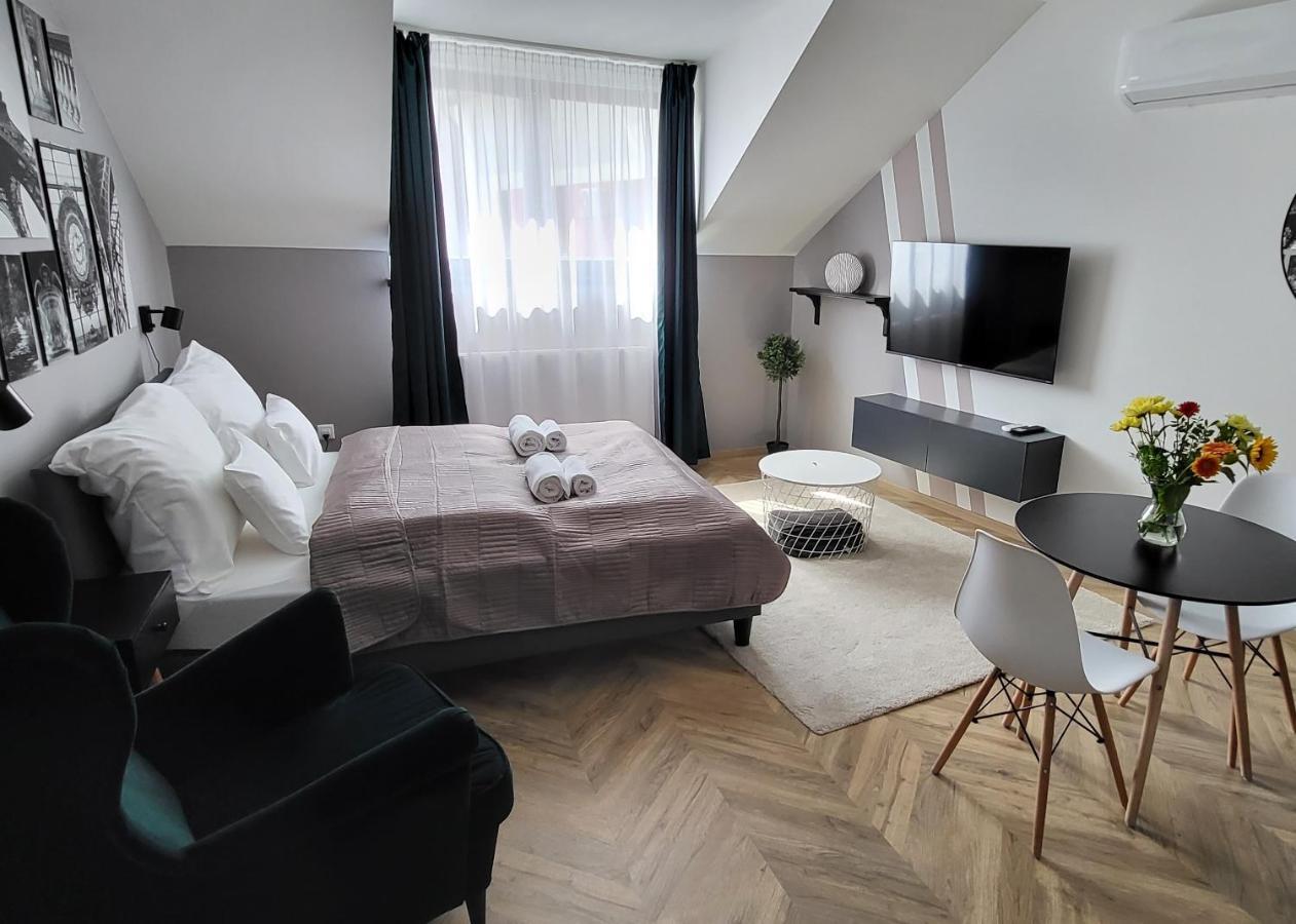 Dotis Apartman Тата Екстериор снимка