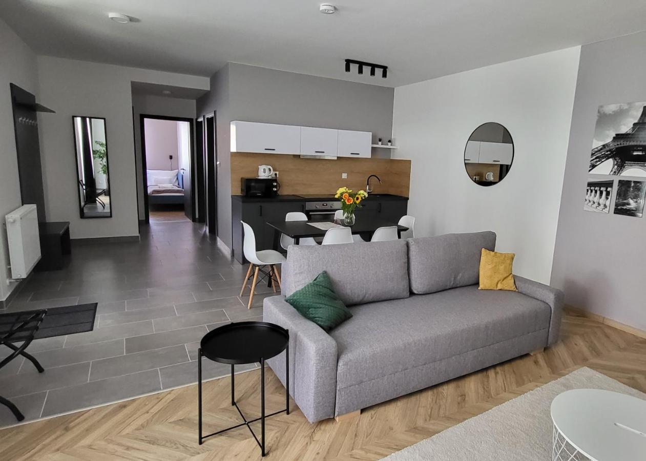 Dotis Apartman Тата Екстериор снимка
