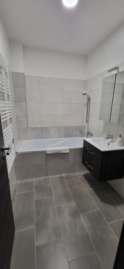 Dotis Apartman Тата Екстериор снимка
