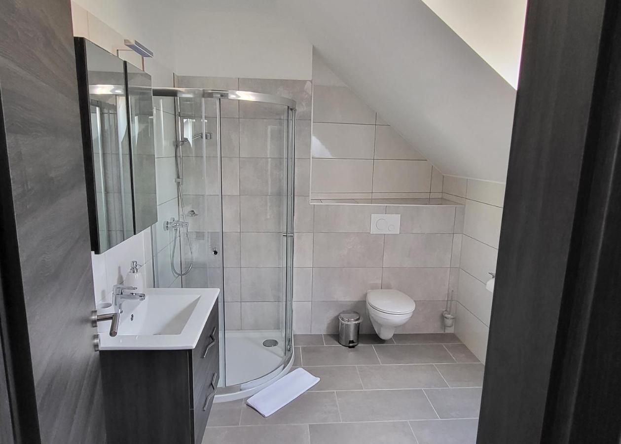 Dotis Apartman Тата Екстериор снимка
