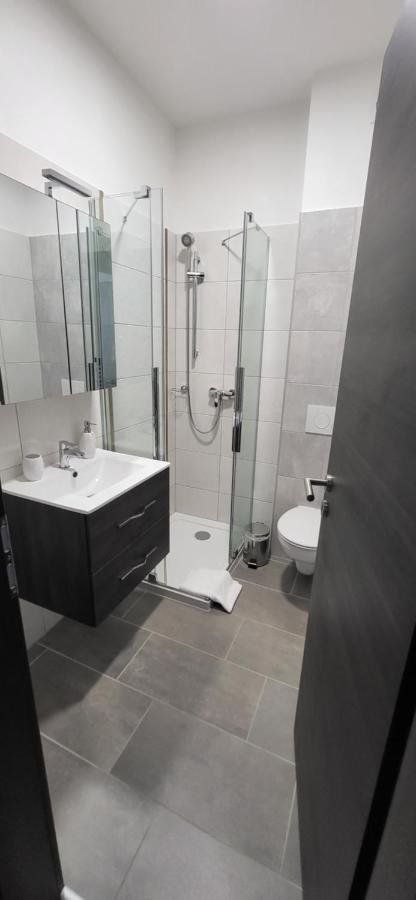 Dotis Apartman Тата Екстериор снимка