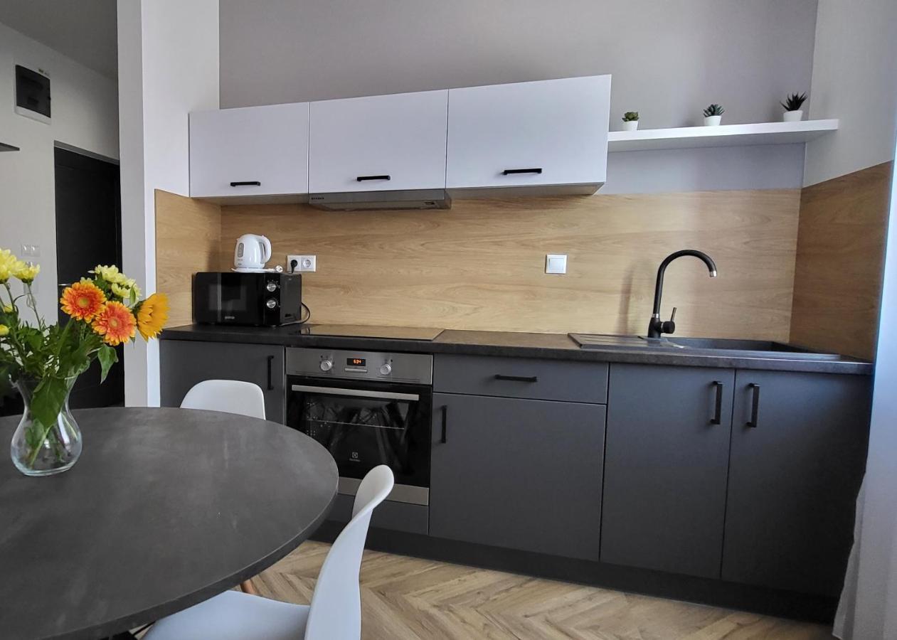 Dotis Apartman Тата Екстериор снимка