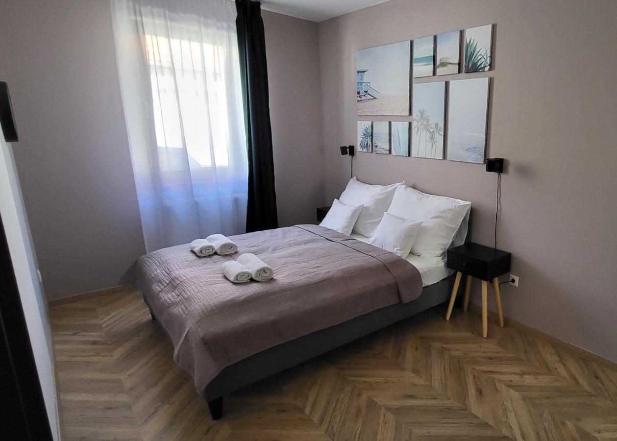 Dotis Apartman Тата Екстериор снимка