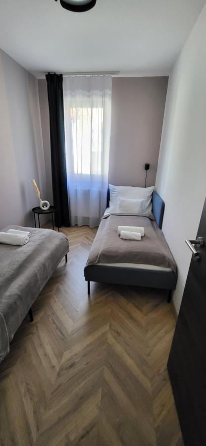 Dotis Apartman Тата Екстериор снимка